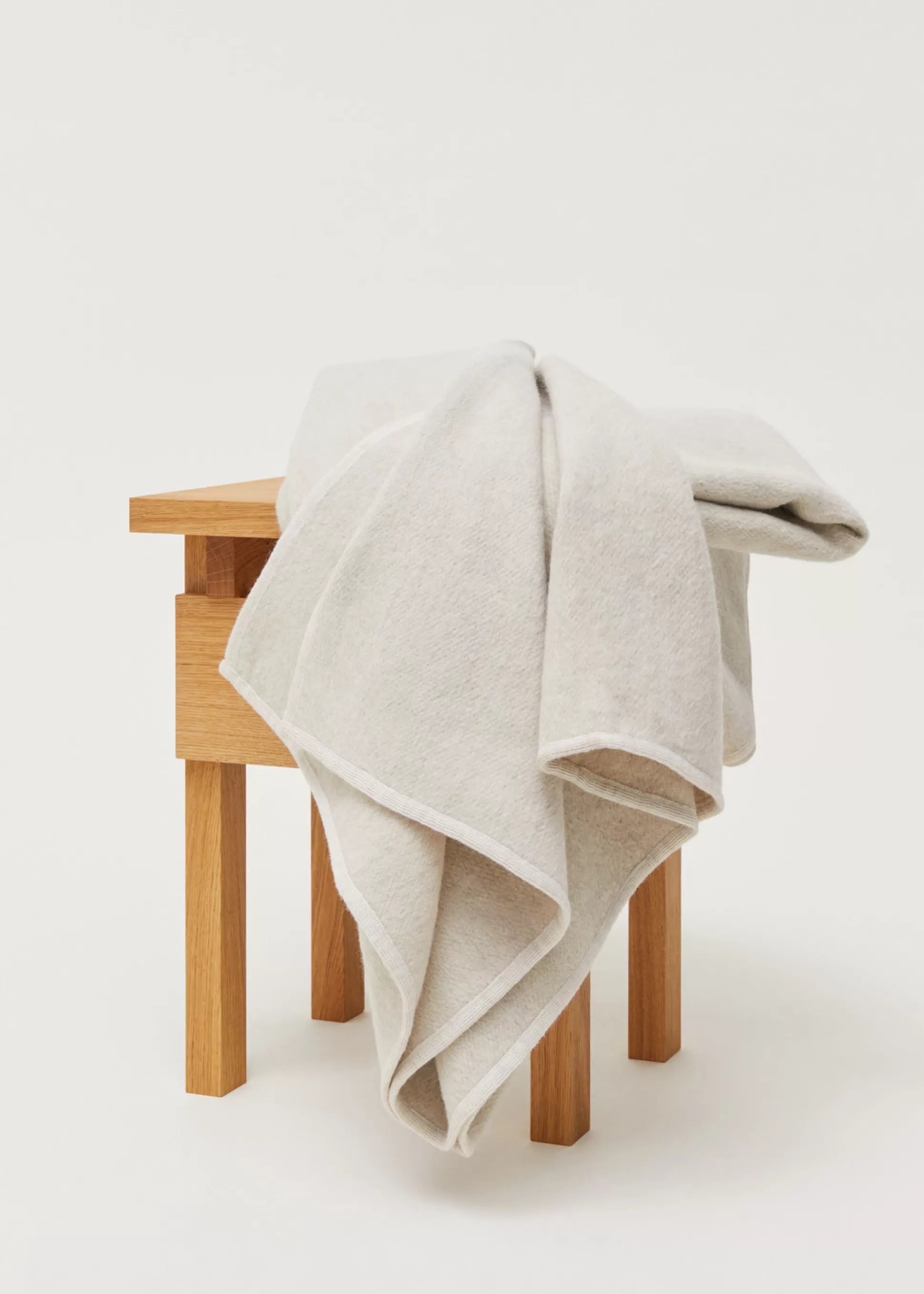 aiayu Plaider<Edvin wool throw Albicant