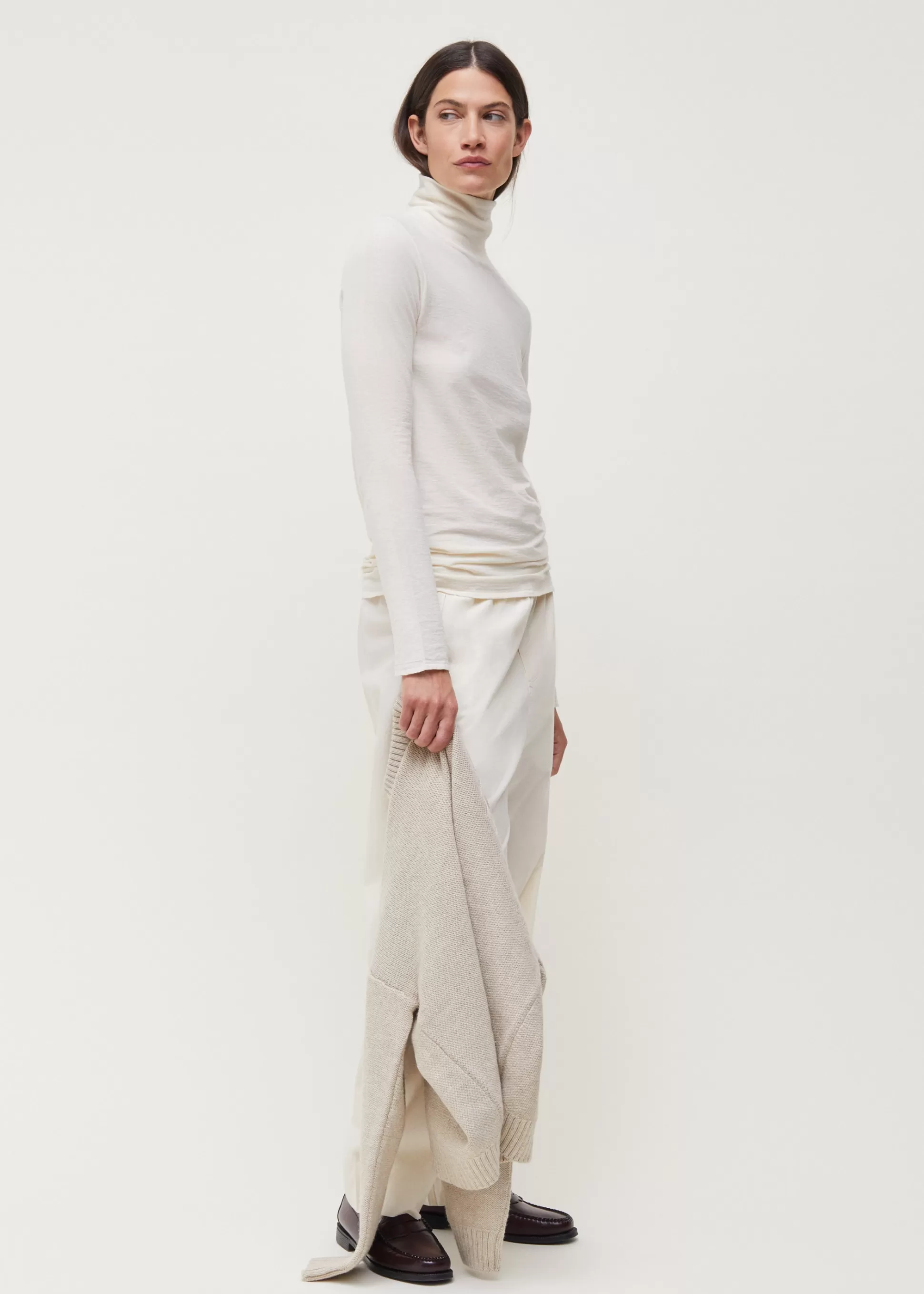 aiayu Bluser<Gentle cashmere turtleneck Pure Ecru