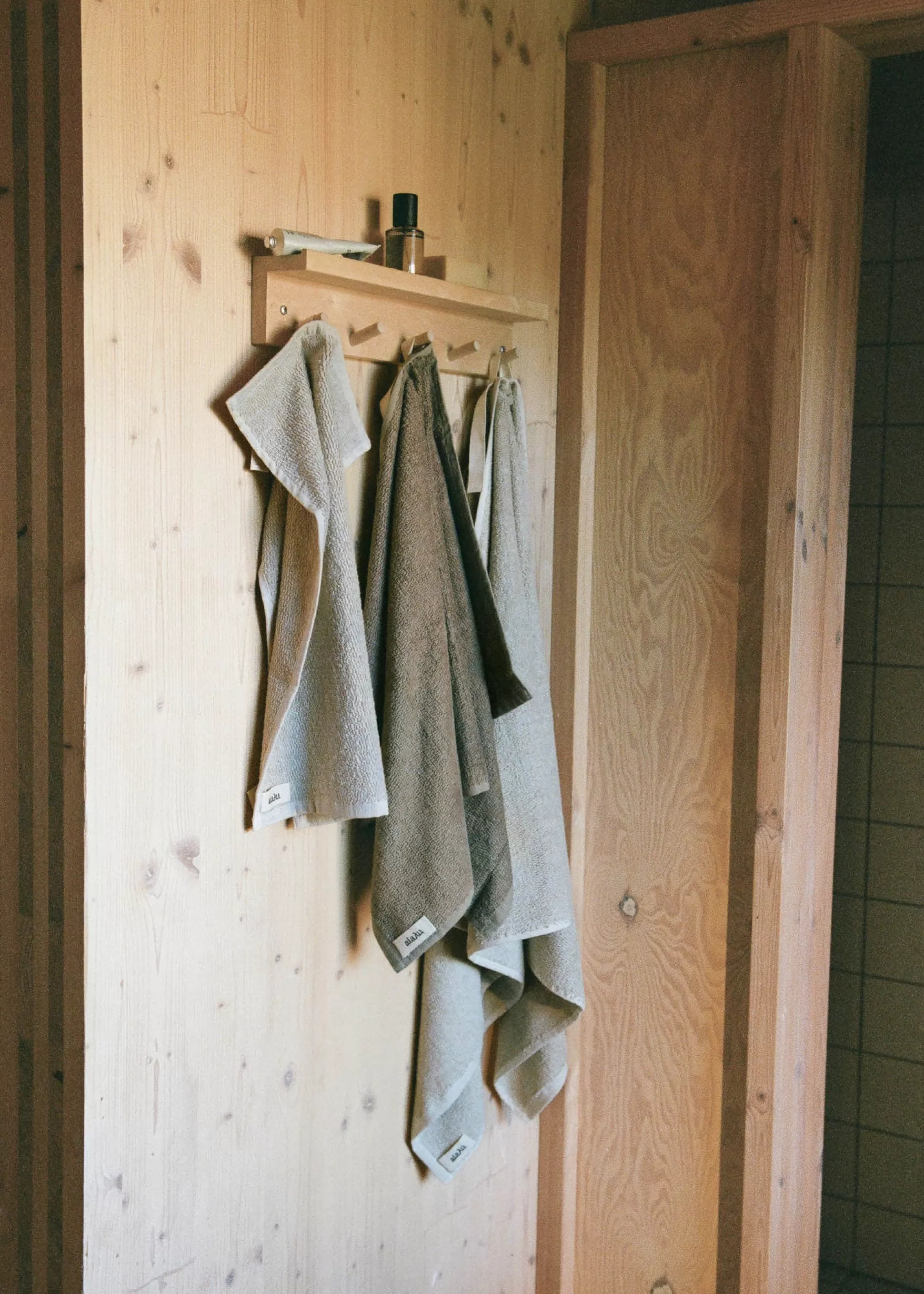 aiayu Håndklæder<Linen bath towel - 70x140 Earth