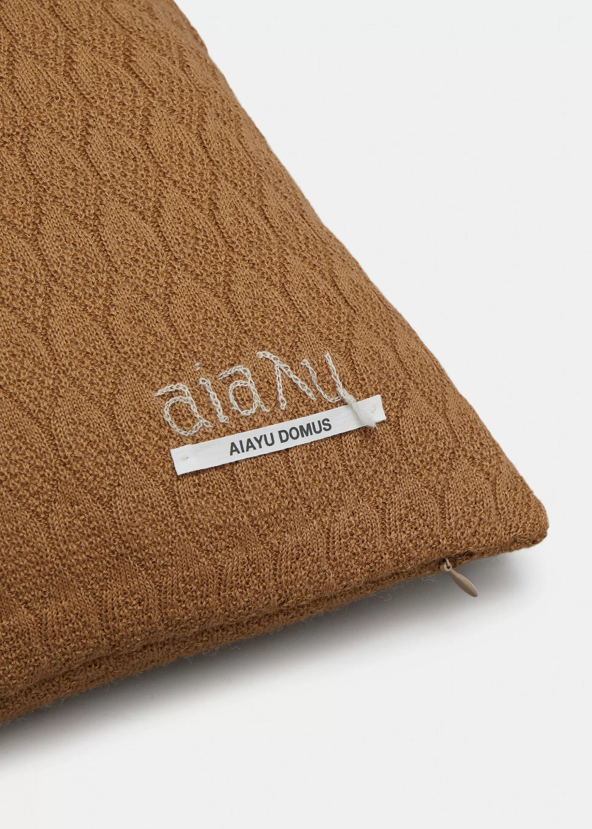 aiayu Puder<Raul llama wool pillow - 50x50 Nutmeg